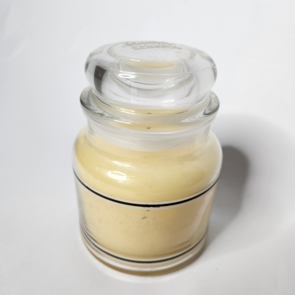 Yankee Candle 14.5 oz Jar Candle French Vanilla - Picture 2 of 4
